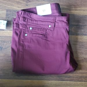 *NWT* Maroon skinny jeans